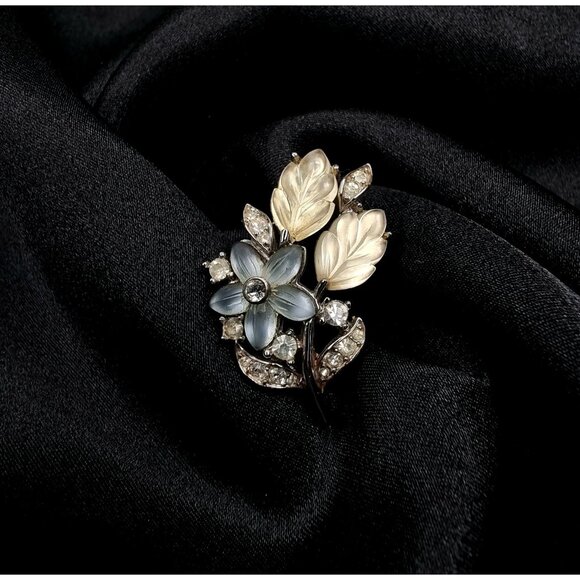 Rrae Find Vintage 1950s Trifari Alfred Philippe Floral Brooch With Rhinestones - Picture 1 of 6